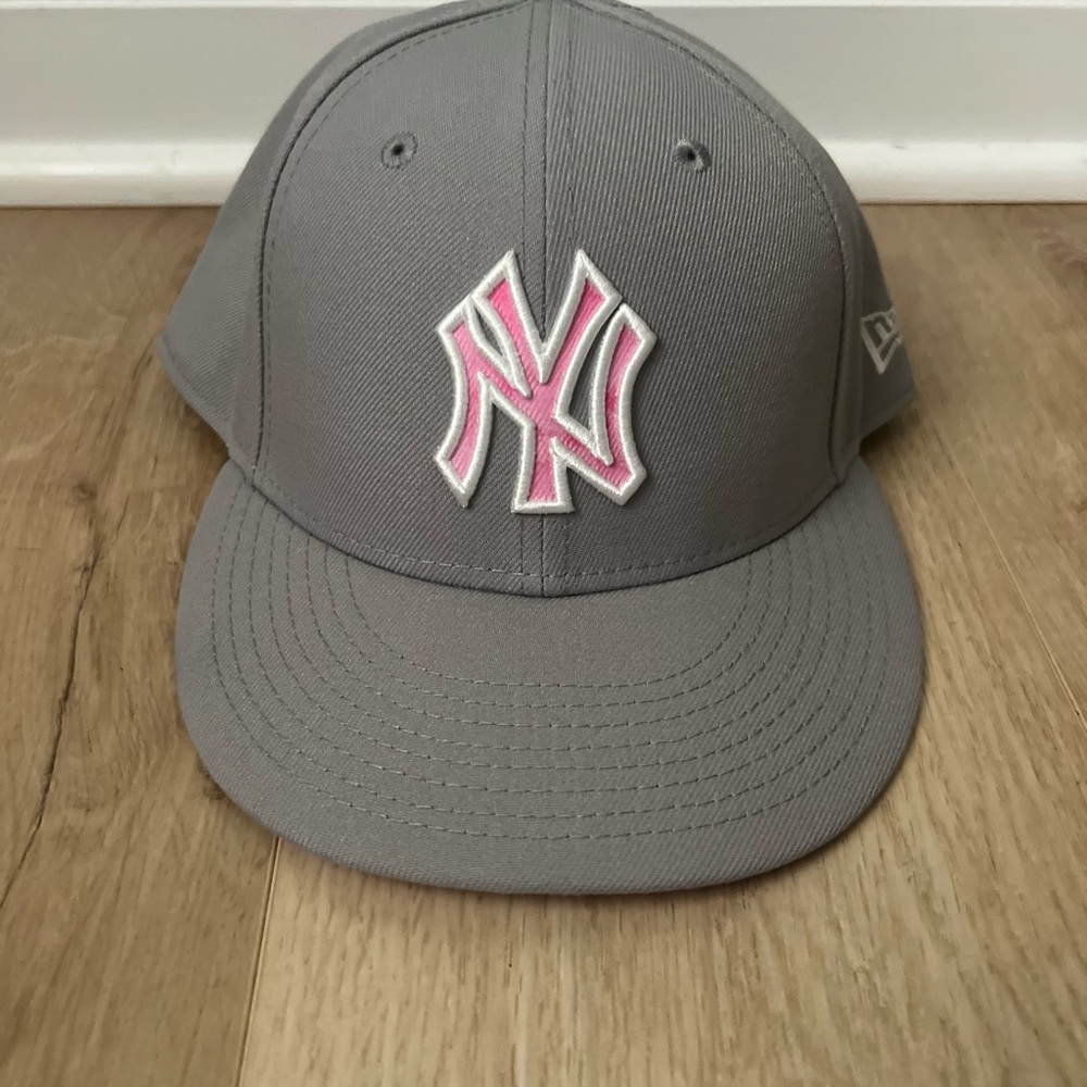 New Era Gray and Pink Yankees Baseball Cap